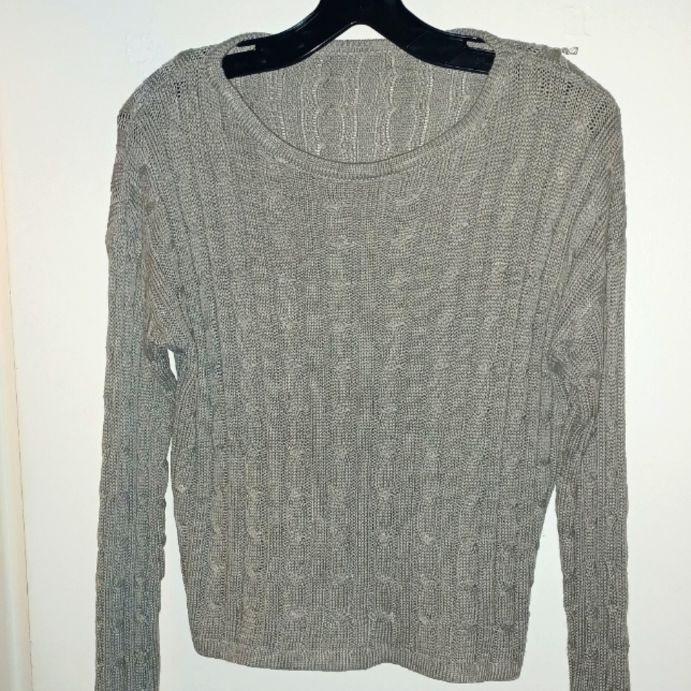 35% Polyester and 65% Cotton size Large. Long sleeve crop sweater top and shorts